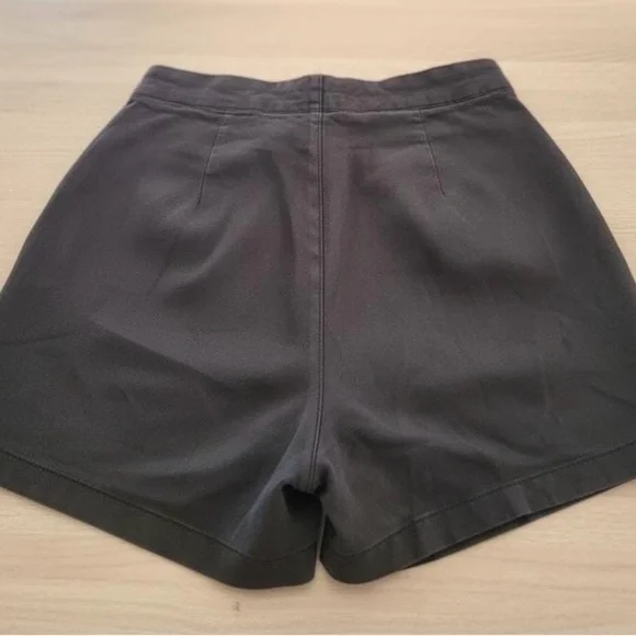 Vero Moda Black Shorts - Picture 3 of 3